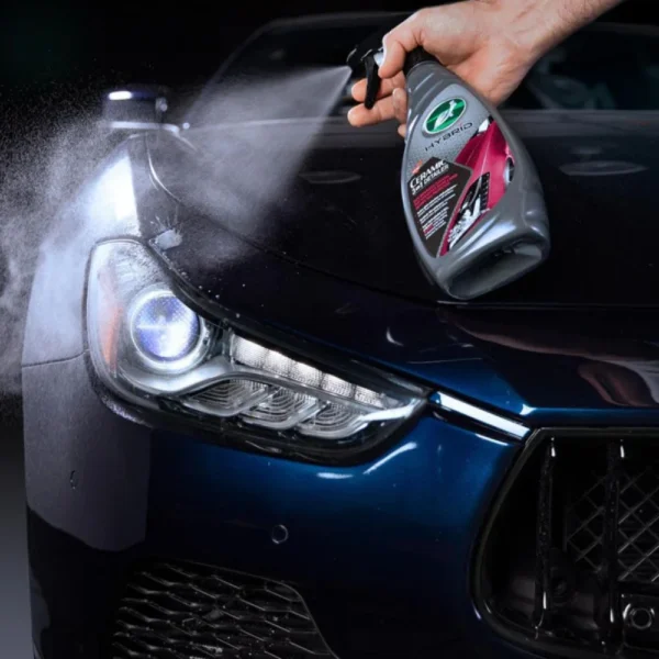 Turtle Wax Ceramic 3-In-1 Detailer 946ml with infographic labels for cleaning, shine boost, and SiO2 ceramic protection on white background