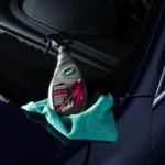 Turtle Wax Hybrid Solutions Ceramic 3-In-1 Detailer Spray 946ml next to a clean bonnet and microfibre cloth on white background
