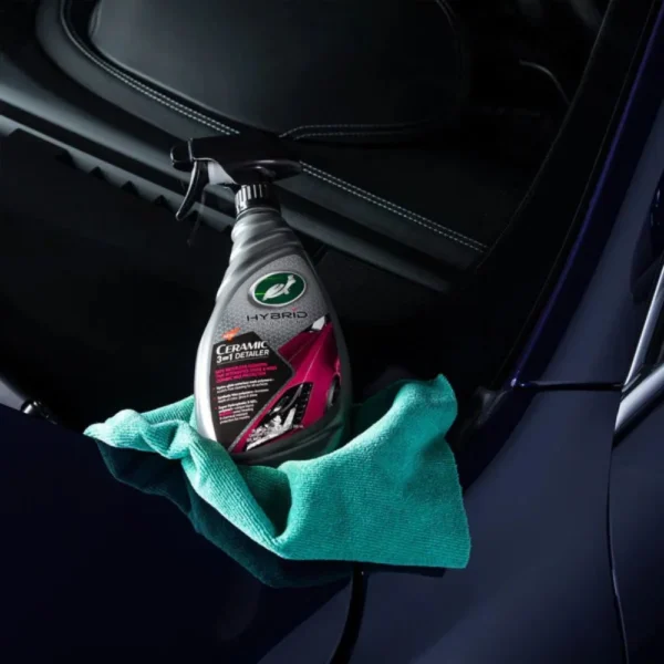 Turtle Wax Hybrid Solutions Ceramic 3-In-1 Detailer Spray 946ml next to a clean bonnet and microfibre cloth on white background