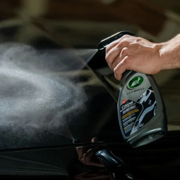 Turtle Wax Hybrid Solutions Ceramic Acrylic Black Wax 473ml with graphic callouts for ceramic protection, acrylic shine, and swirl-filling technology on white background
